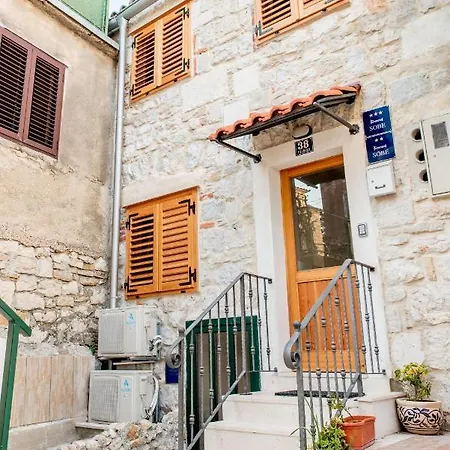 House Of Cyril Guest house